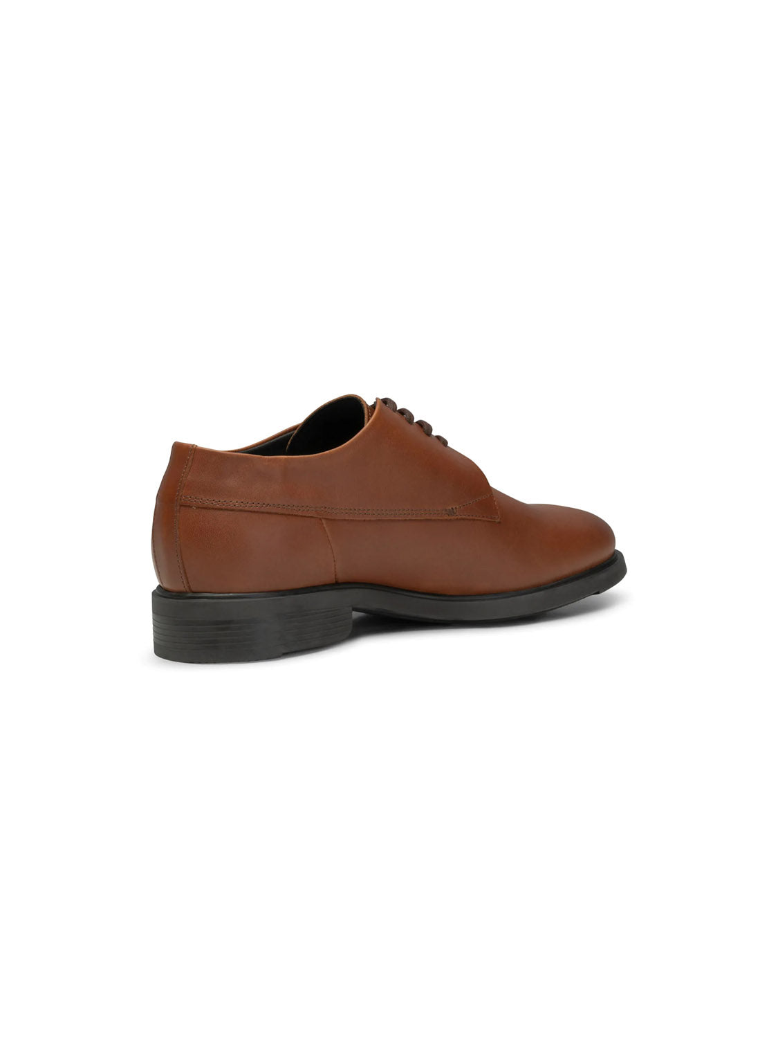 The Linea Derby Style by Shoe The Bear is a sleek, formal brown leather dress shoe with black laces and a black sole. Crafted from LWG-certified leather, it features a slightly elevated heel, making it ideal for professional or formal occasions.